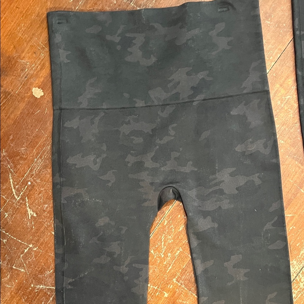 🌻3/$15🌻 Bundle Bagatelle Dark Camouflage Leggings - Picture 5 of 8